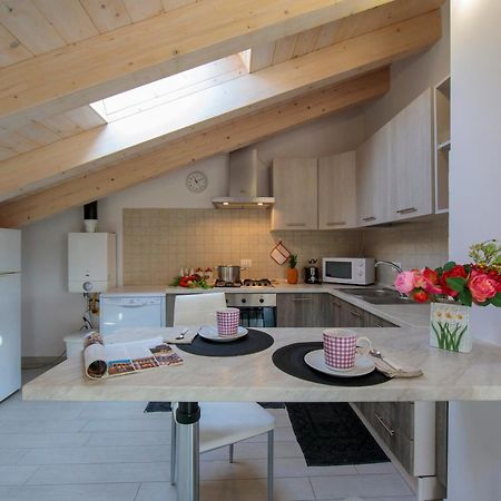 Silver Lake Apartment - Happy Rentals Angera Dış mekan fotoğraf