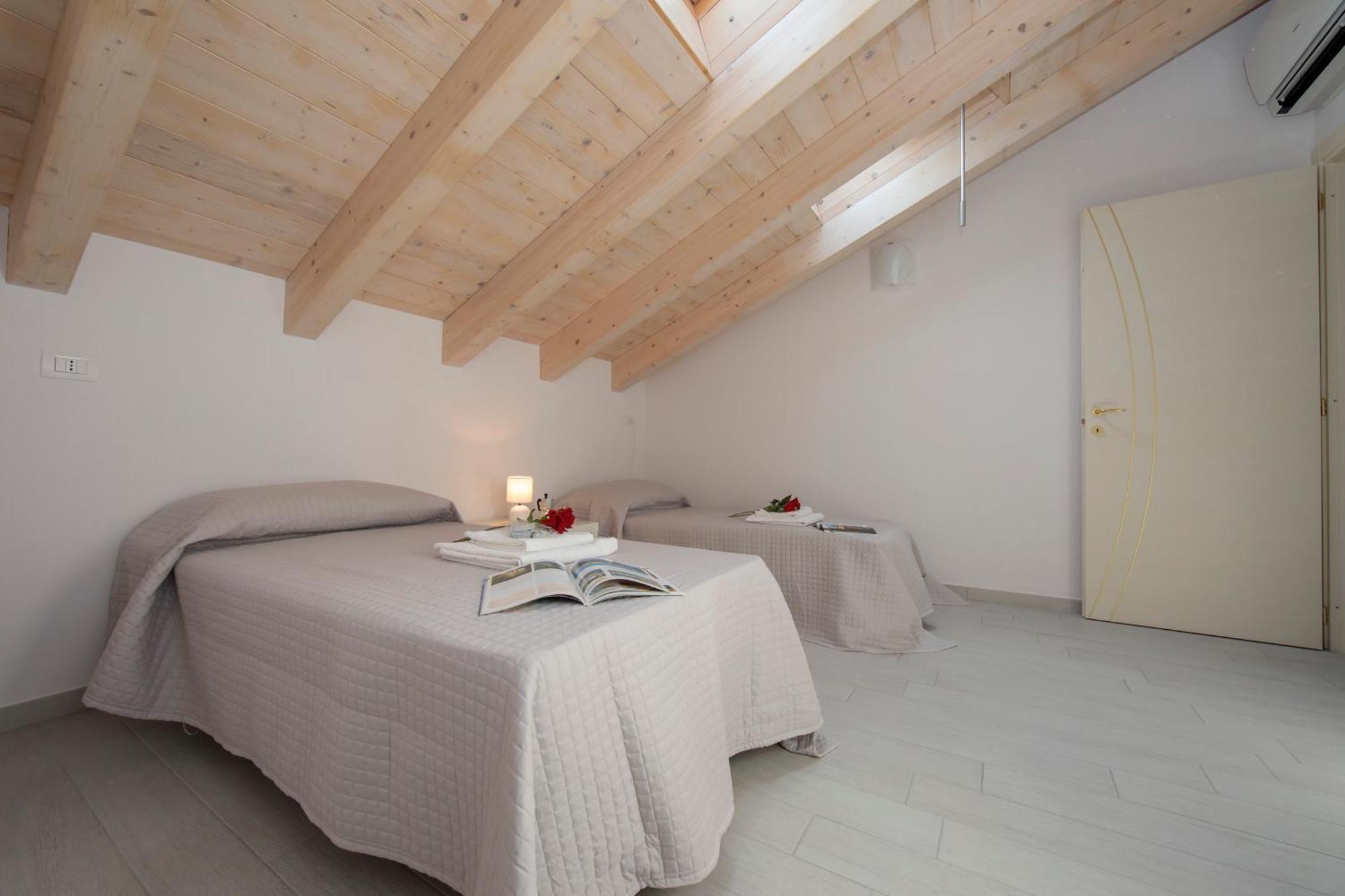 Silver Lake Apartment - Happy Rentals Angera Dış mekan fotoğraf