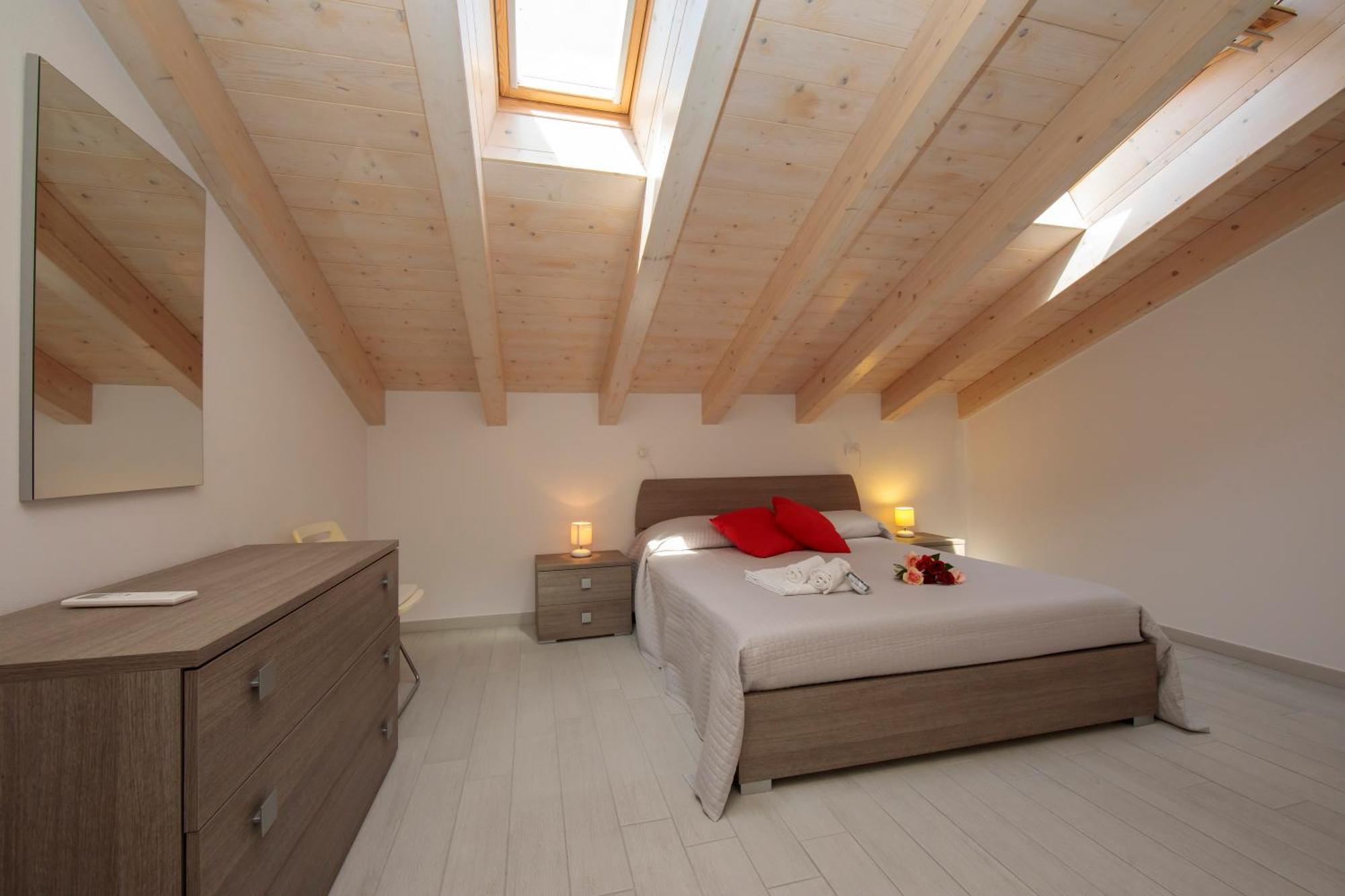 Silver Lake Apartment - Happy Rentals Angera Dış mekan fotoğraf