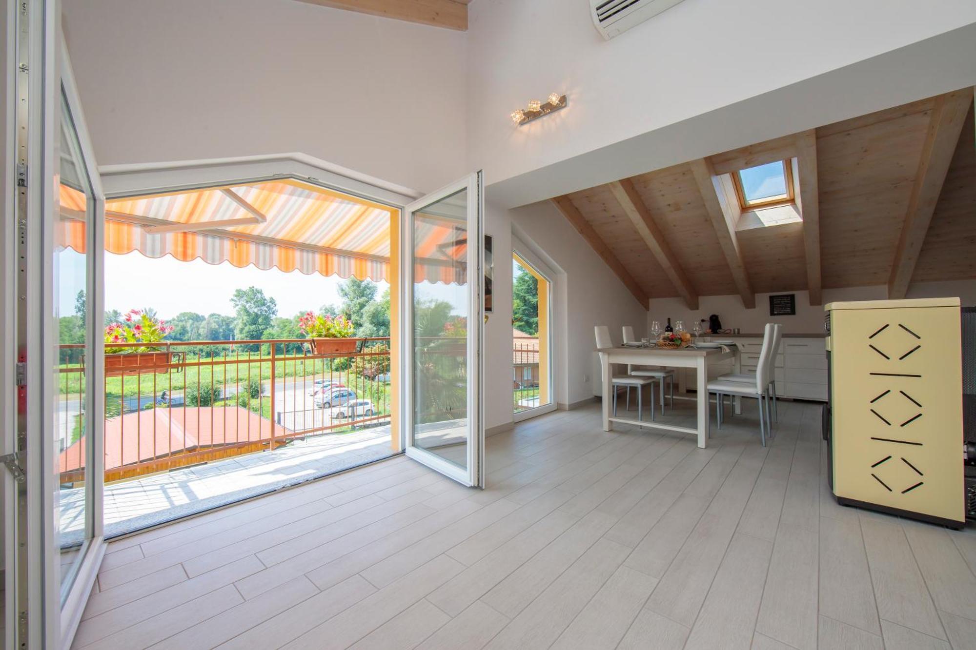 Silver Lake Apartment - Happy Rentals Angera Dış mekan fotoğraf