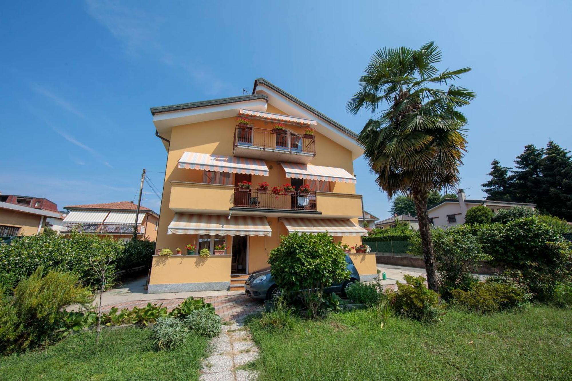 Silver Lake Apartment - Happy Rentals Angera Dış mekan fotoğraf